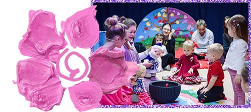 Сцена спектакля с малышами